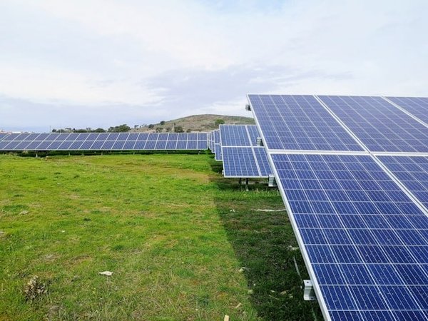 Quels progrès ont été réalisés dans le développement des cellules solaires pérovskites ?