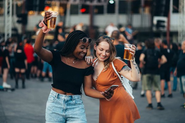 Comment organiser un festival littéraire axé sur les œuvres des écrivains de la Beat Generation ?